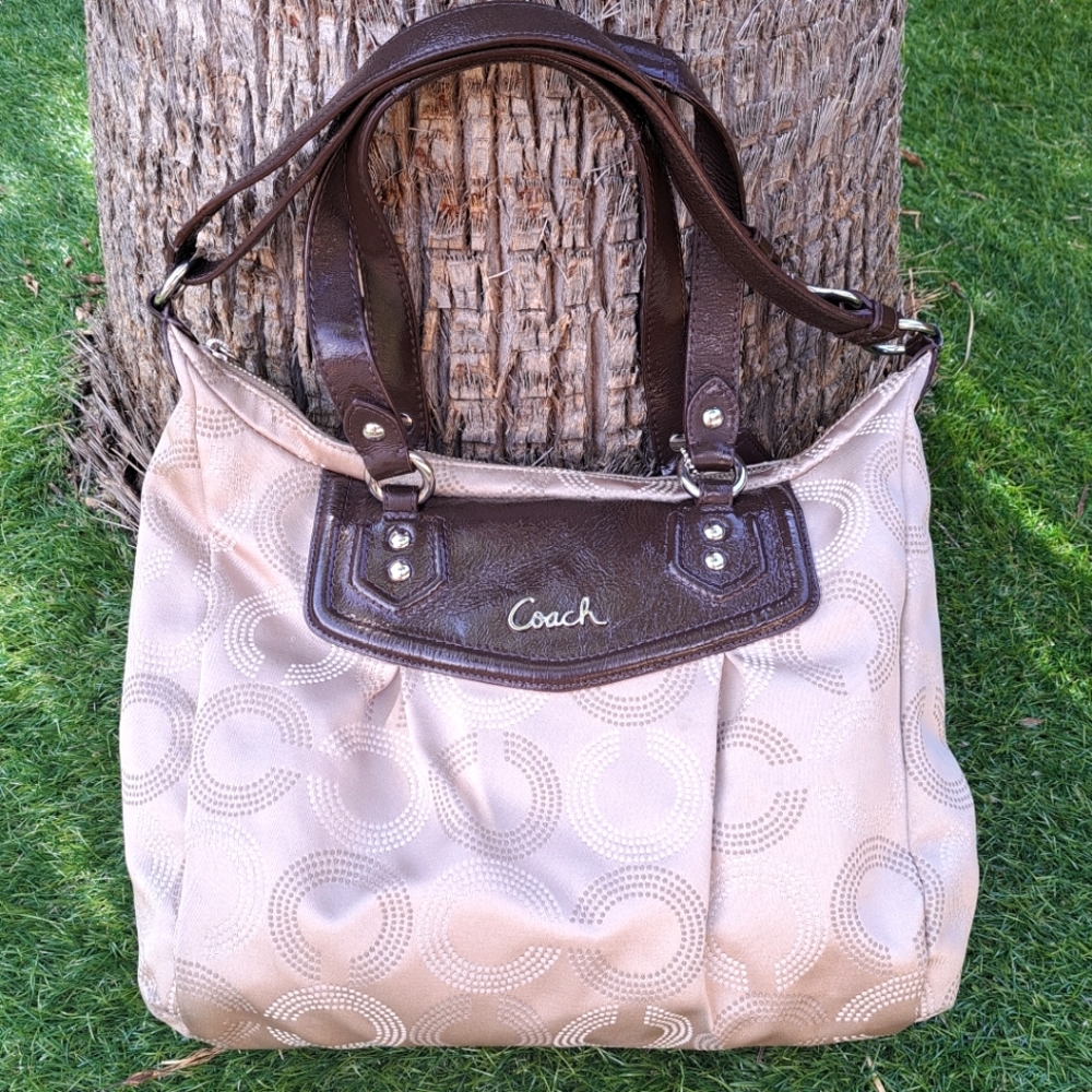 COACH Pleated signature Dot Tan and Brown patent Leather Shoulder bag